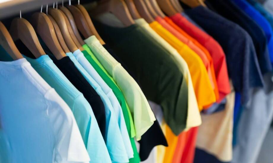 Najlepsze praktyki przy zamawianiu koszulek z własnym nadrukiem