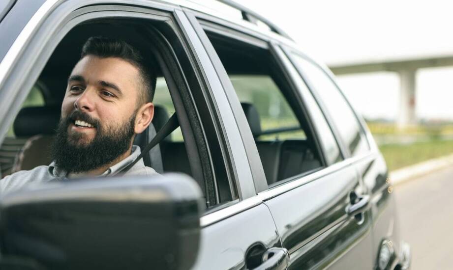 Kurs jazdy na autostradzie: Jak efektywnie korzystać z pasa awaryjnego?