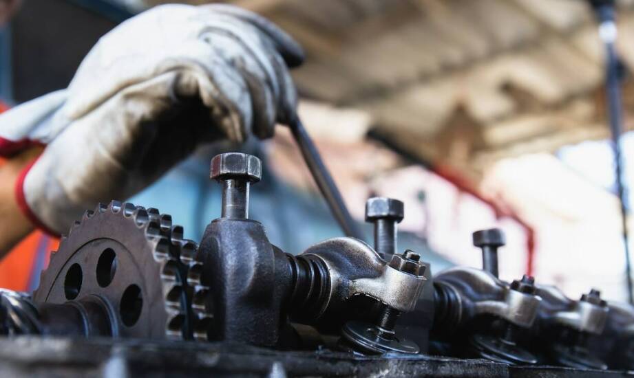 Jakie elementy wpływają na skuteczność naprawy silników trakcyjnych?