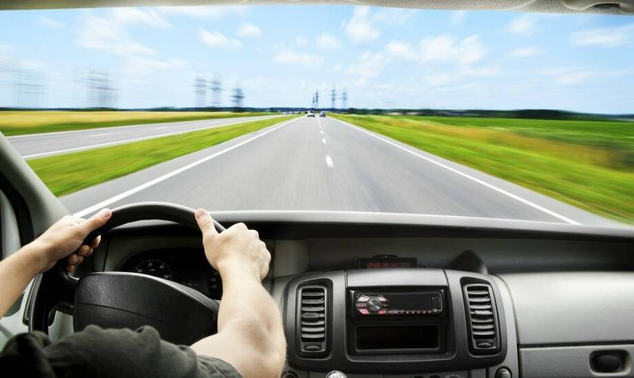 Jakie techniki wyprzedzania są nauczane podczas jazd doszkalających?