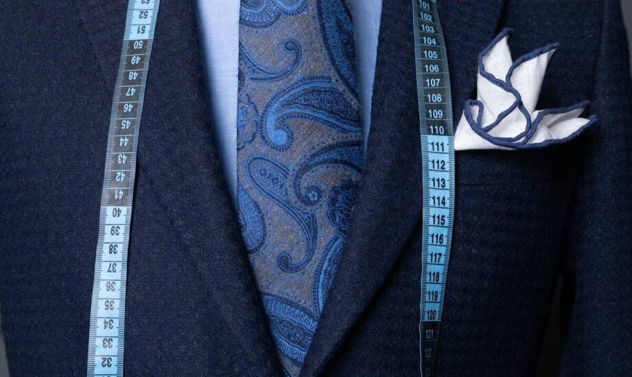 Wybór idealnego garnituru na wesele: na co zwrócić uwagę?