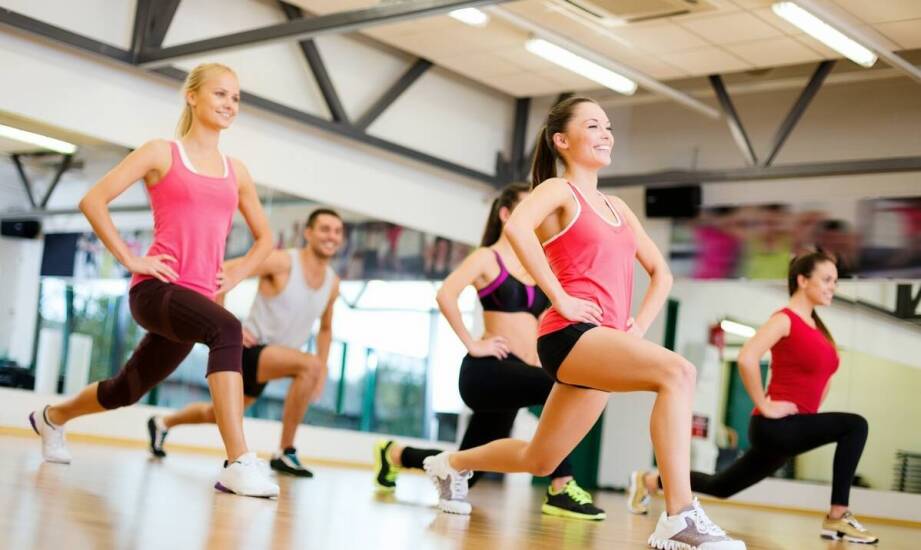 Jakie są standardowe godziny otwarcia sklepów Gemini?