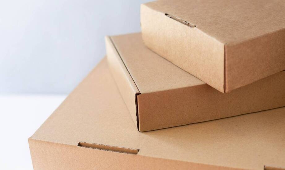 Jak dopasowanie rozmiarów kopert kurierskich wpływa na efektywność logistyczną?