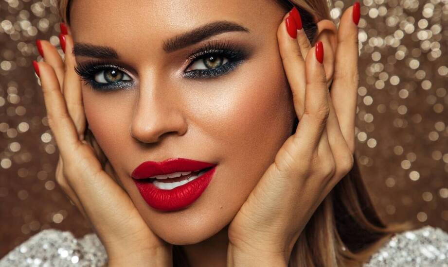 Pomysły na makijaż wieczorowy do klasycznych sukienek