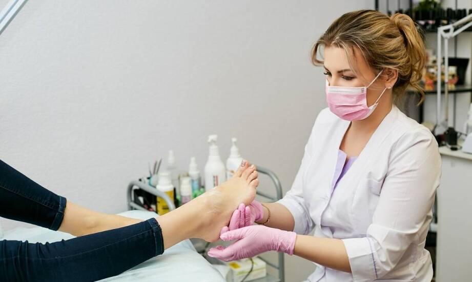 Jak rejuvi hurtownia ułatwia wyposażenie gabinetów podologicznych?