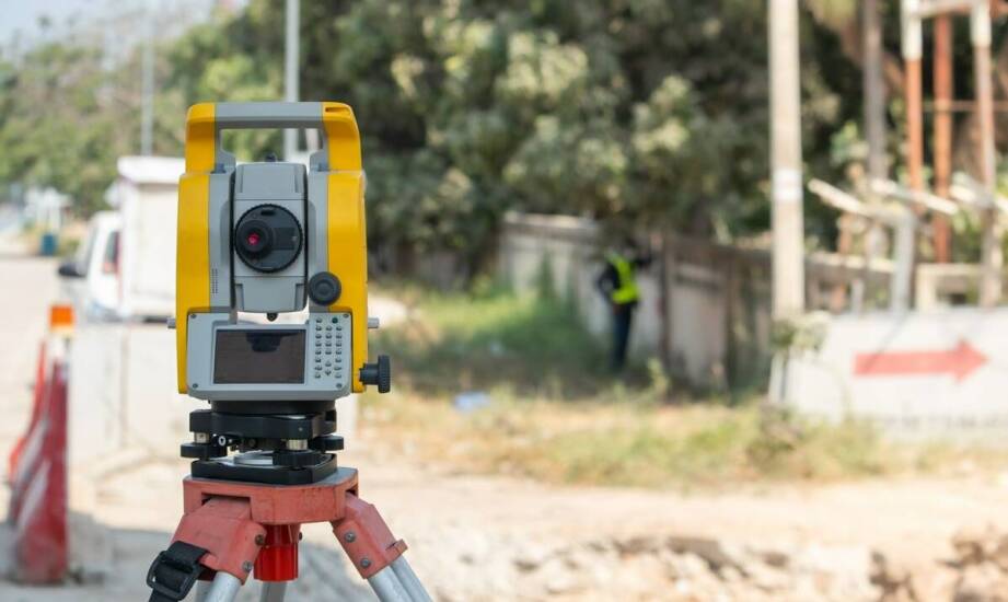 Jak zmniejszyć koszty operacyjne dzięki wykorzystaniu tachimetrów używanych?