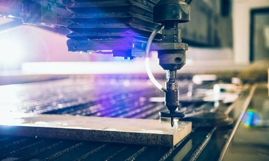 Precyzja i czystość pracy: Zalety cięcia wodą dla przemysłu metalowego