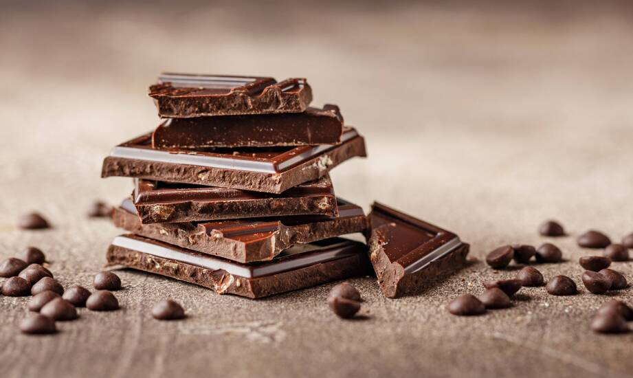 Do czego użyć kuwertury, dropsów i mas czekoladowych w produkcji?