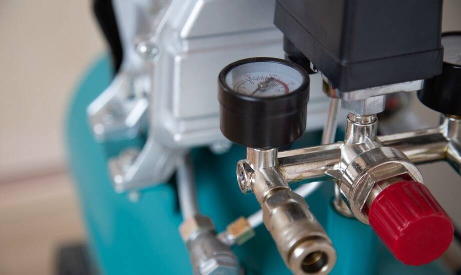 Rola serwisowania w utrzymaniu wydajności kompresorów dla transportu materiałów sypkich