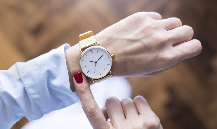 Jak wybrać elegancki zegarek damski na co dzień i na prezent?