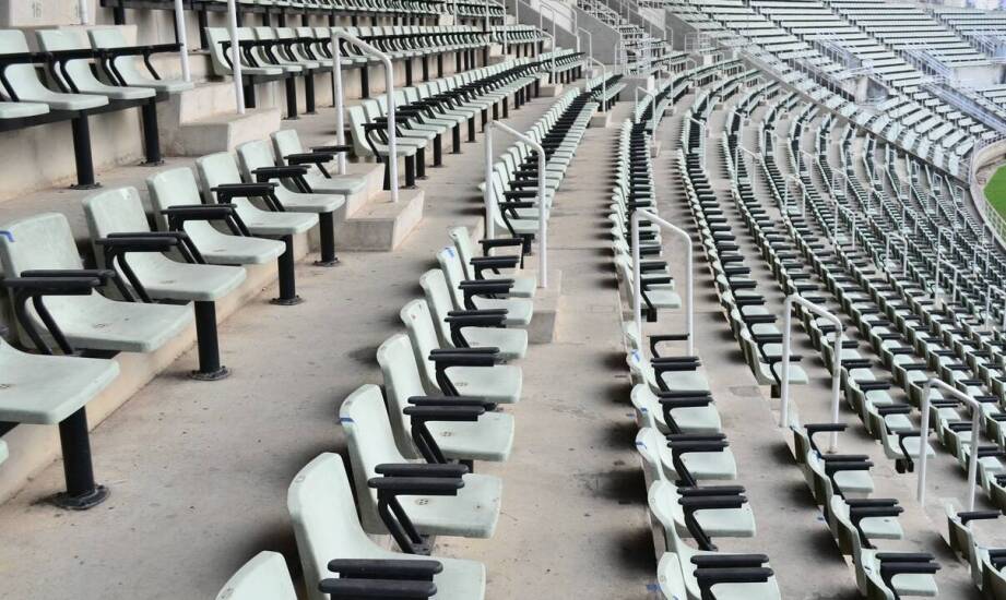 Zastosowanie szkła hartowanego w konstrukcji trybun stadionowych