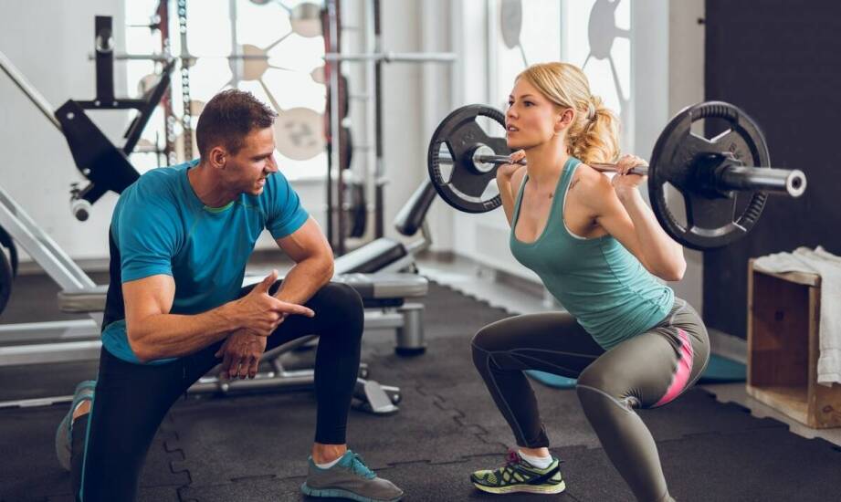 Jakie ćwiczenia na siłowni mogą pomóc obniżyć wiek metaboliczny?