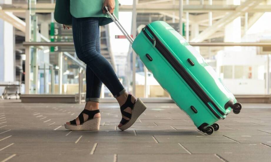 Walizka 60l jako prezent – co warto wiedzieć przed zakupem?