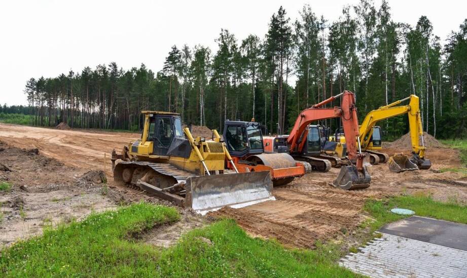 Prace ziemne w kontekście budowy dróg i placów składowych