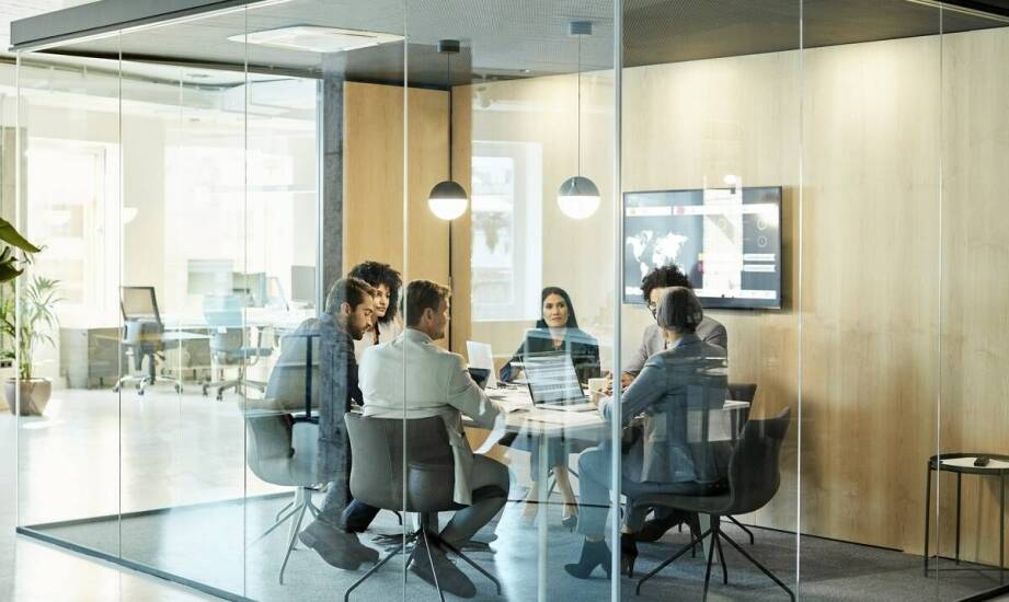 Jak kancelaria pomaga w analizie i opiniowaniu umów dla spółek prawa handlowego?