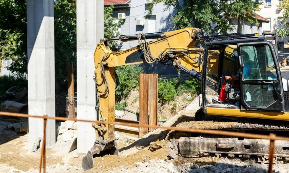 Techniki minimalizujące hałas podczas rozbiórek obiektów przemysłowych