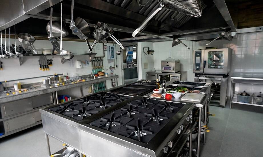 Caterina sklep: Jak optymalizować przestrzeń w kuchni dzięki odpowiedniemu wyposażeniu?