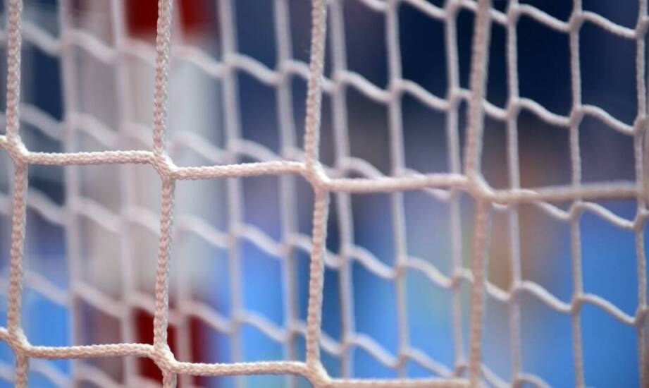 Jak dopasować siatkę do bramki?