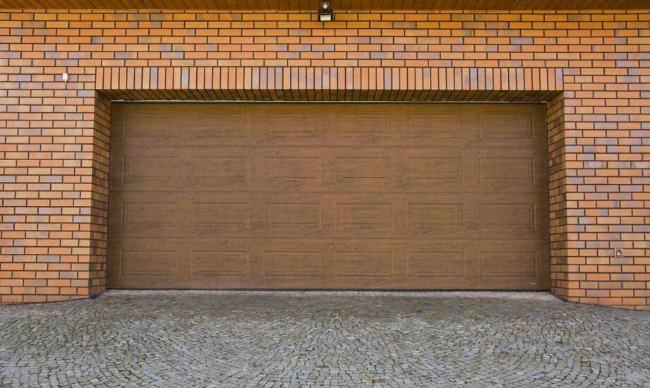Zalety wyboru lokalnego dostawcy bram garażowych