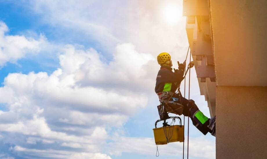 Prace wysokościowe a inspekcje techniczne: zaawansowane rozwiązania