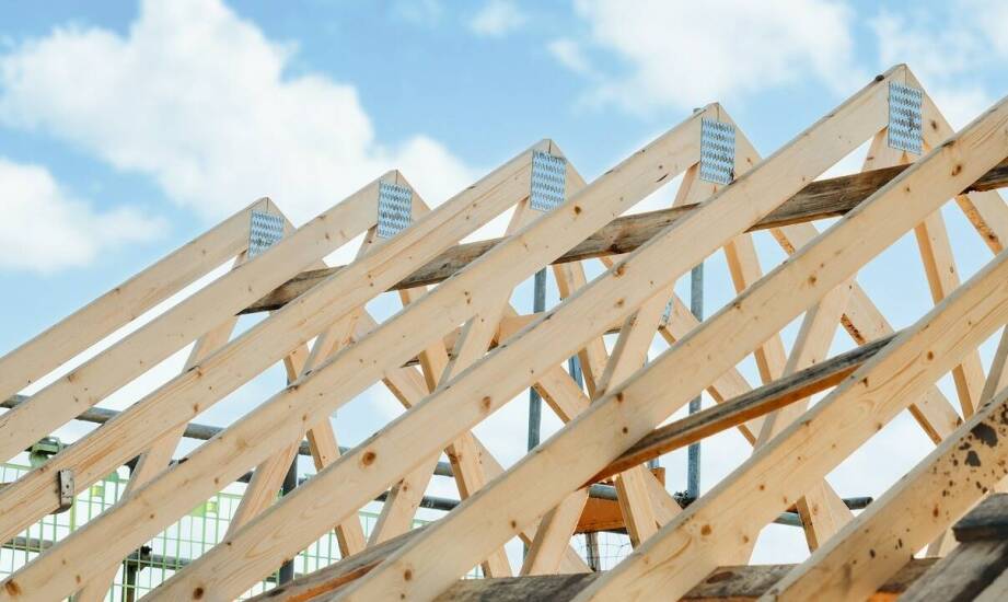 Wpływ precyzyjnego wykonania więźb dachowych na ich wytrzymałość