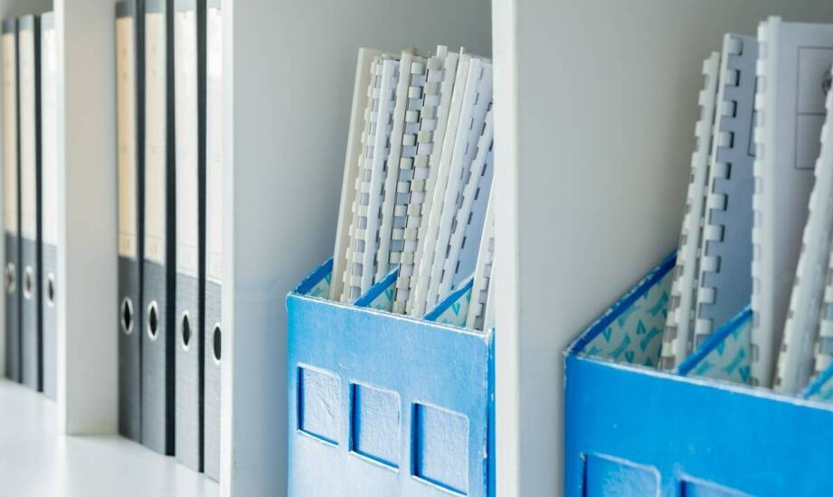 Porównanie różnych modeli regałów na segregatory – co warto rozważyć?