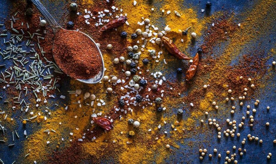 Korzeń kurkumy – jak wykorzystać jego właściwości przeciwzapalne?