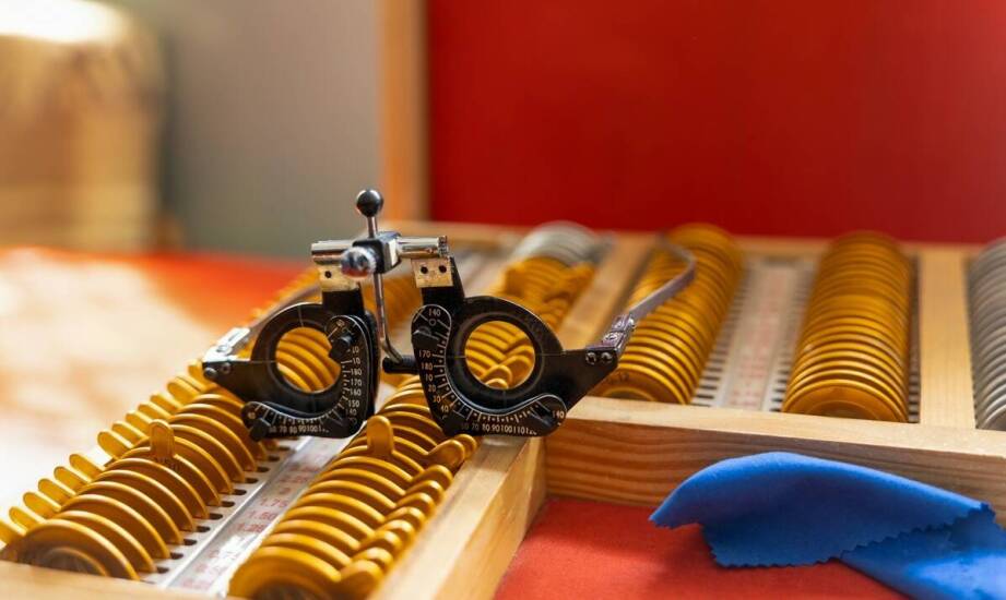 Jakie akcesoria do pielęgnacji okularów dziecięcych warto mieć?