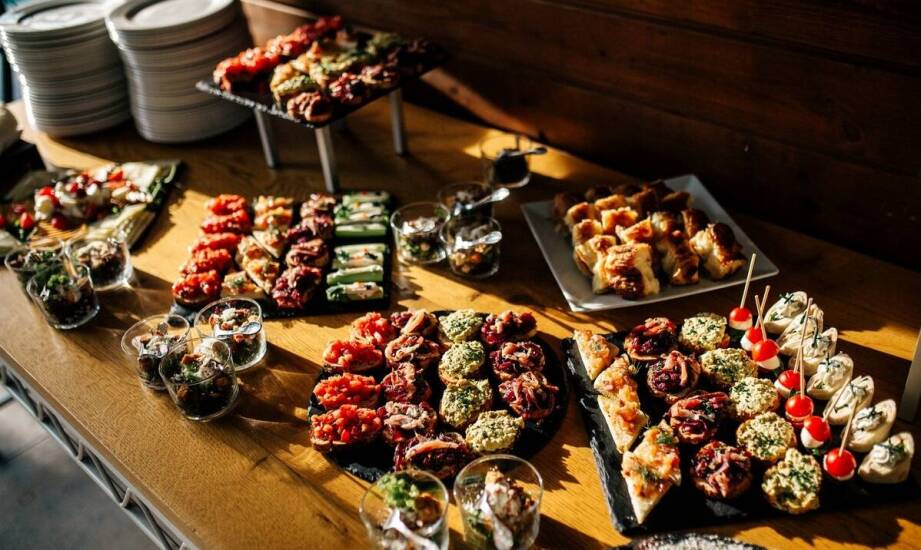 Jakie przystawki sprawdzą się najlepiej na imprezie w Warszawie?