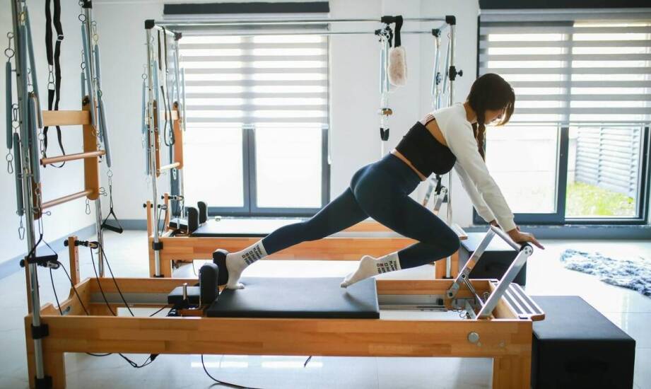 Jakie ćwiczenia na pilates reformer są najbardziej efektywne dla początkujących?