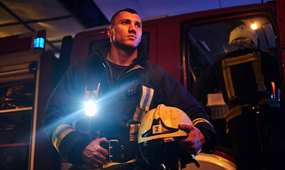 Rola latarki strażackiej w poprawie widoczności podczas akcji gaśniczych