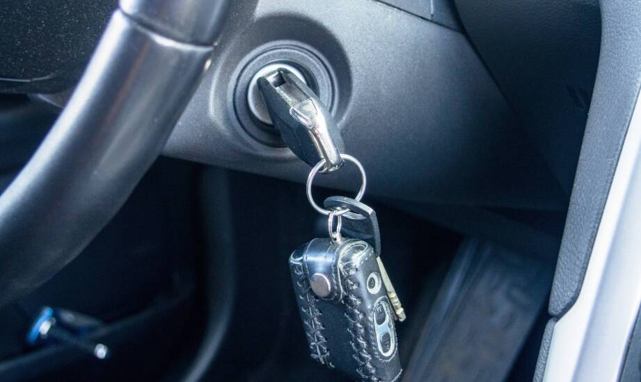 Na czym polega profesjonalna wymiana stacyjki po złamaniu kluczyka?