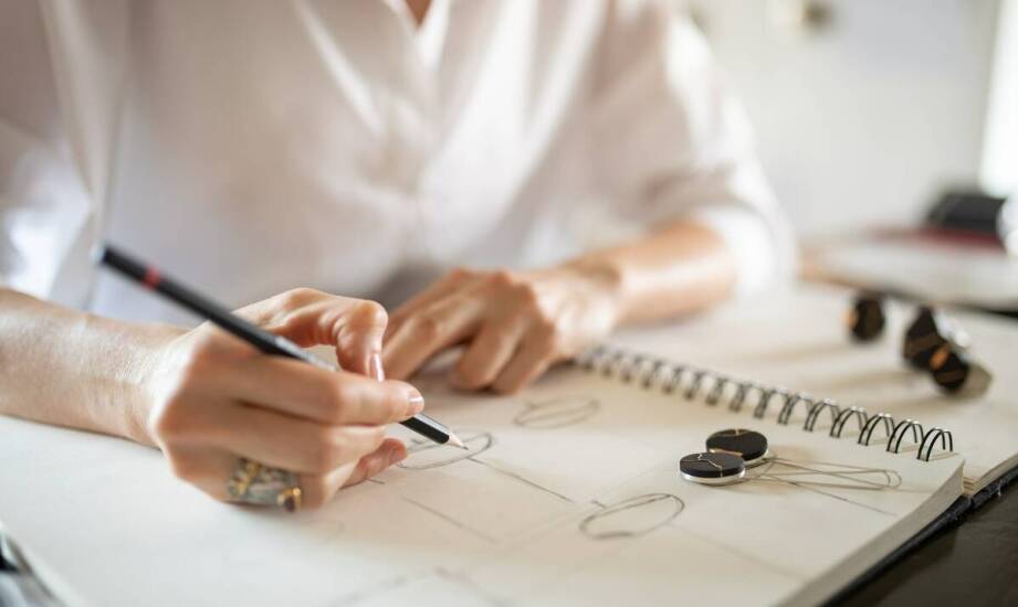 Szklane breloczki z grawerem – elegancki dodatek do kluczy