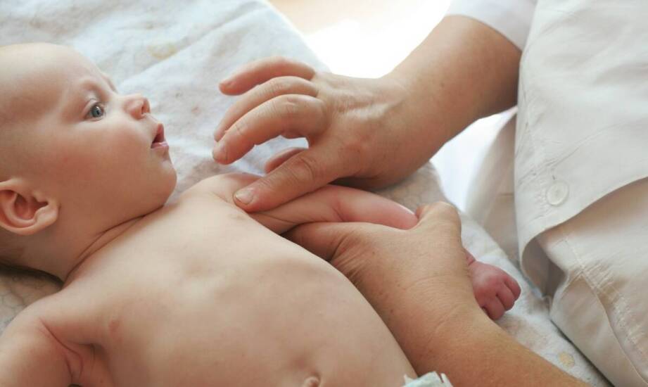 Wpływ fizjoterapii na leczenie kolki i zaparć u niemowląt