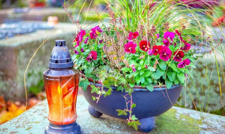 Dlaczego coraz więcej osób decyduje się na kremację jako formę pochówku?