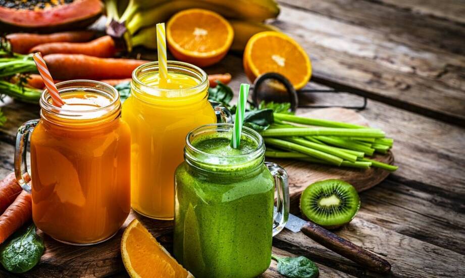 Świeżo wyciskane soki jako element zdrowego stylu życia w gastronomii