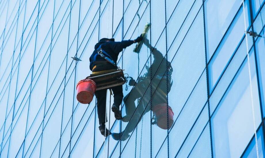 Nowoczesne techniki mycia witryn sklepowych dla lepszej widoczności