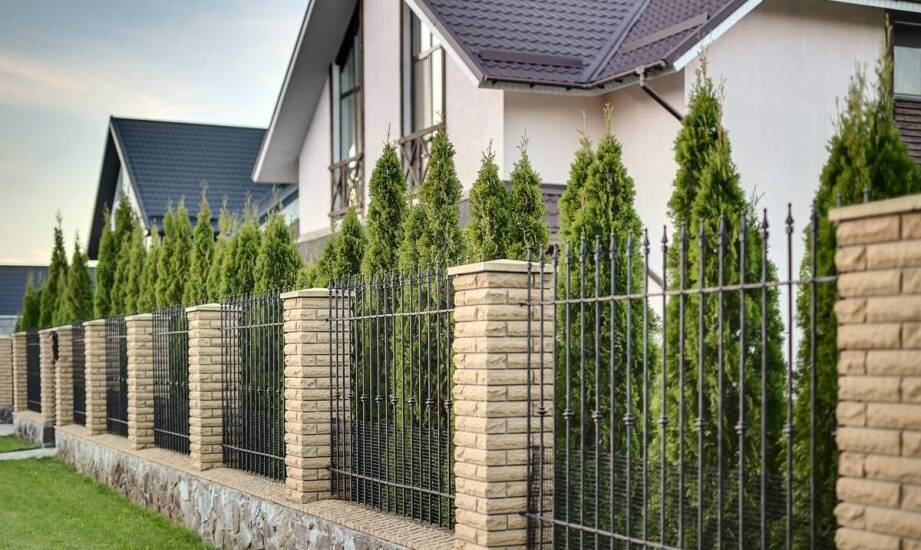 Metallzäune und ihre Rolle in der Ästhetik moderner Grundstücke