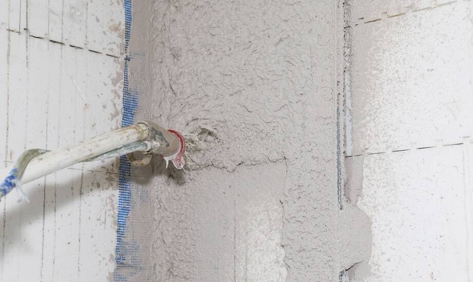 Przewaga tynków maszynowych nad tradycyjnymi metodami tynkowania