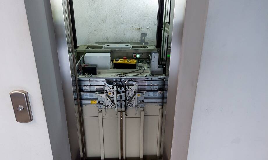 Jak serwis dźwigów osobowych może zminimalizować ryzyko awarii?