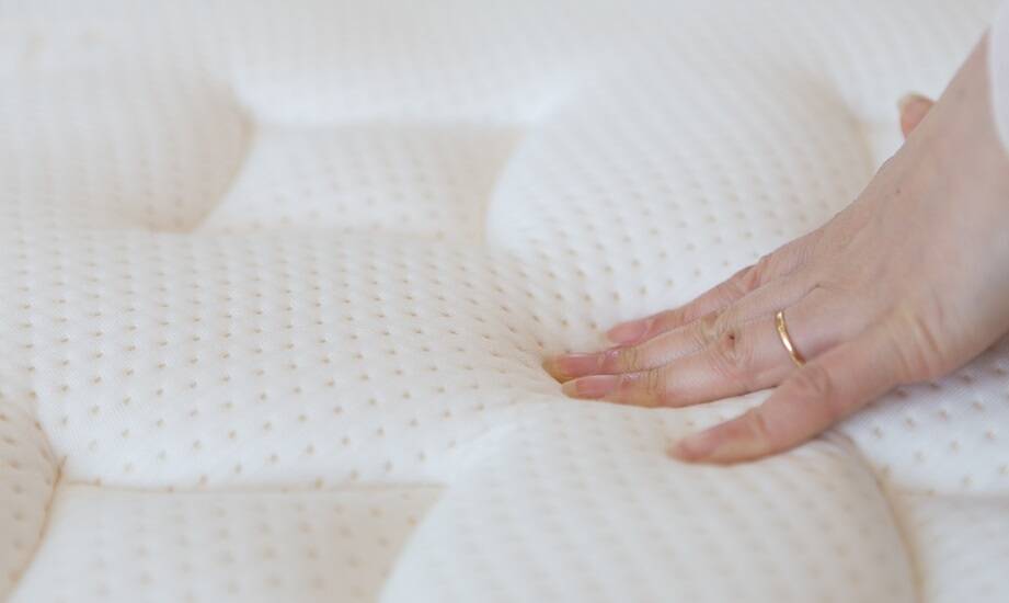 Materace przeciwodleżynowe: kluczowe różnice między modelami piankowymi a rurowymi
