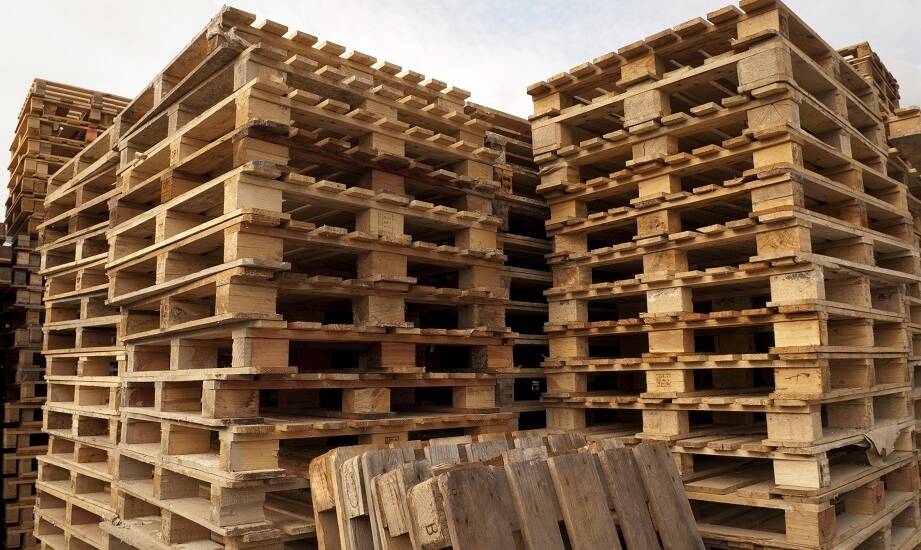 Gdzie najlepiej kupić i sprzedać używane palety drewniane?
