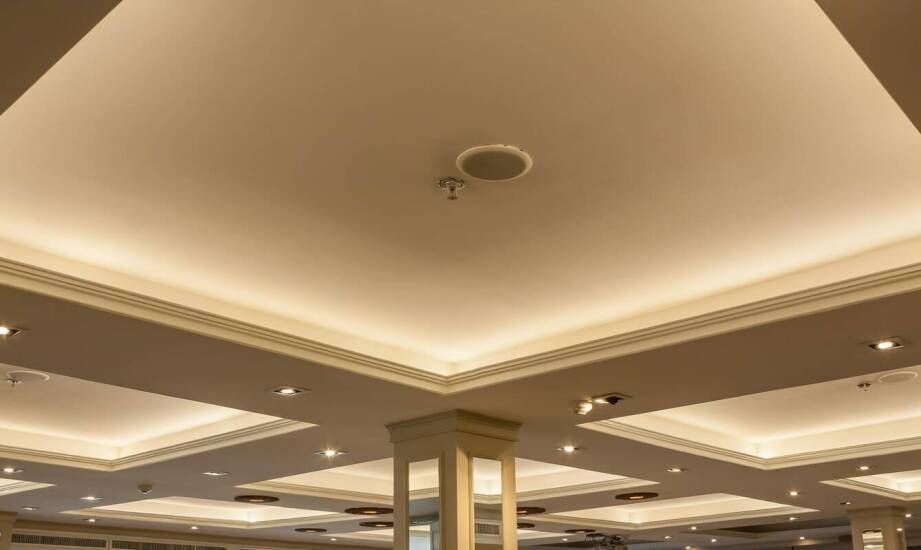 Jak zakład pogrzebowy dostosowuje ofertę do różnych wyznań i tradycji?