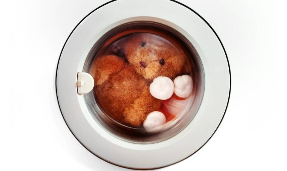 Wpływ perfumowanych płynów do płukania na ochronę delikatnych tkanin