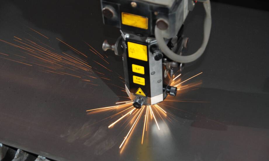 Jakie są kluczowe aspekty jakościowe w procesie cięcia metalu laserem?