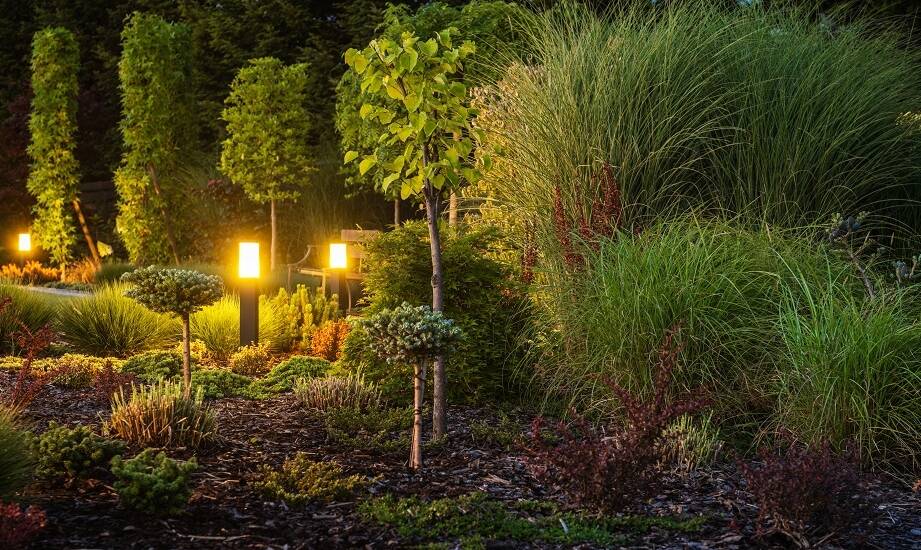 Projektowanie ogrodu podkarpacie – jak dobrać odpowiednie oświetlenie?