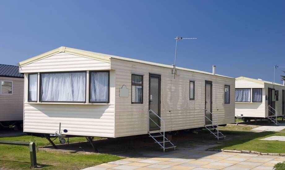 Jak domki holenderskie są przygotowywane do transportu na duże odległości?