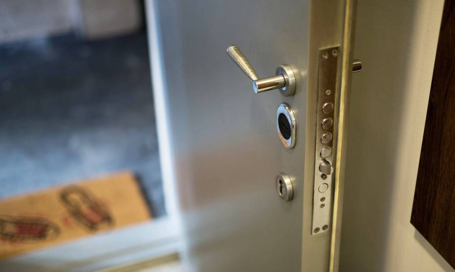 Bezpieczeństwo i estetyka klamek zewnętrznych – jak połączyć te aspekty?