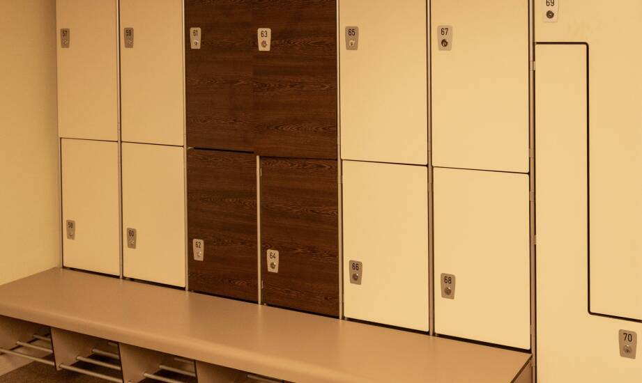 Der Einfluss der Ergonomie auf den Nutzungskomfort von Möbeln in Räume mit Umkleidekabinen