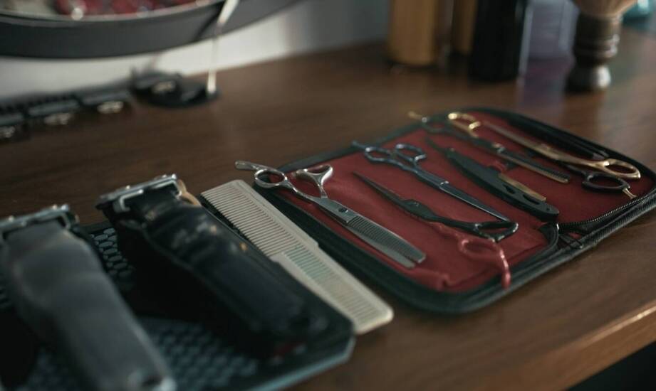 Jak małe szczotki do włosów mogą pomóc w pielęgnacji delikatnych fryzur?